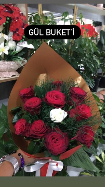 gül buketi beyaz gül kırmızı gül